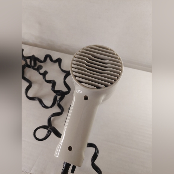 Black and Decker Liberte White Small Travel Size Women's Hair Dryer - Picture 6 of 11